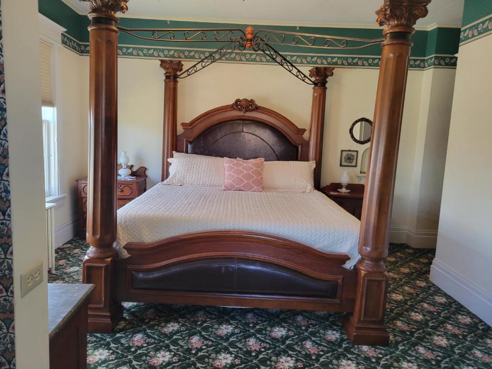 The Weis Mansion Bed and Breakfast
